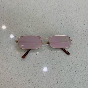 Light pink mirror sunglasses